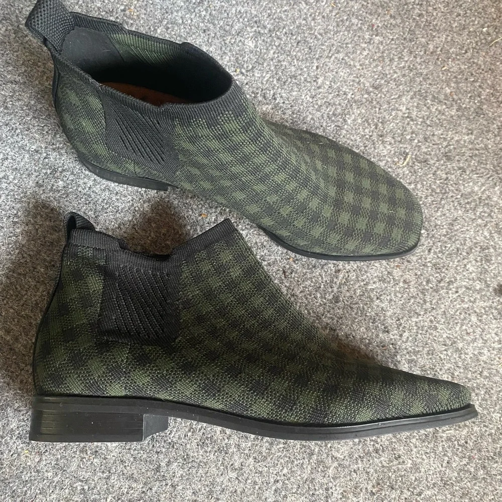 Vivaia Square-Toe Slip-On green black plaid Chelsea Boots (Ryan)